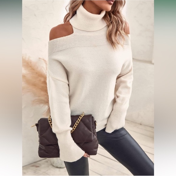 Slouchy Turtleneck Cold Shoulder Transcends Back- Ribbed Trim Cuffs Rare Sweater - Picture 3 of 11